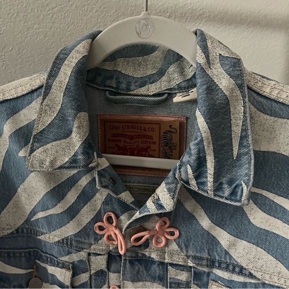 SOLD CLOT x LEVI'S sz M Year of Tiger Print Denim Jacket Blue Jeans Frog Closure - Picture 13 of 13